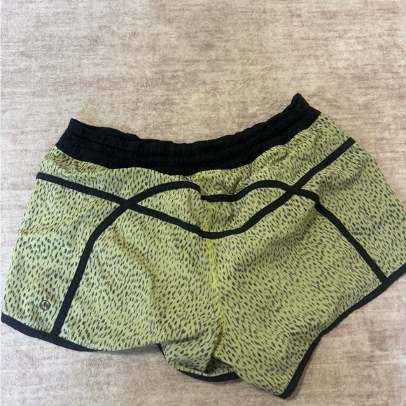 Lululemon Tracker Short III *4-way Stretch size 8 - Picture 4 of 5